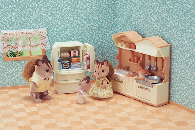 Tuotekuva 2 - Maalaistalon keittiö jääkaapilla, Sylvanian Families