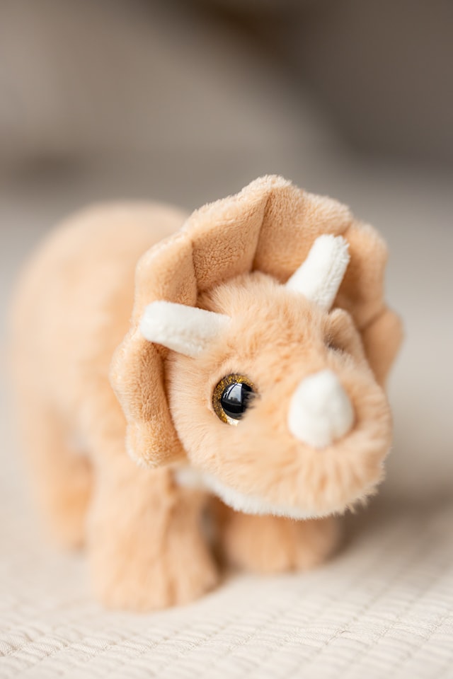 Produktbild 1 för Dino Triceratops Aprikos Stor Teddykompaniet