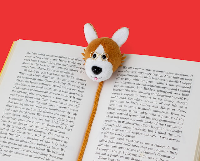 Produktbild 3 för Bokmärke Book-Tails Corgi Catwalk